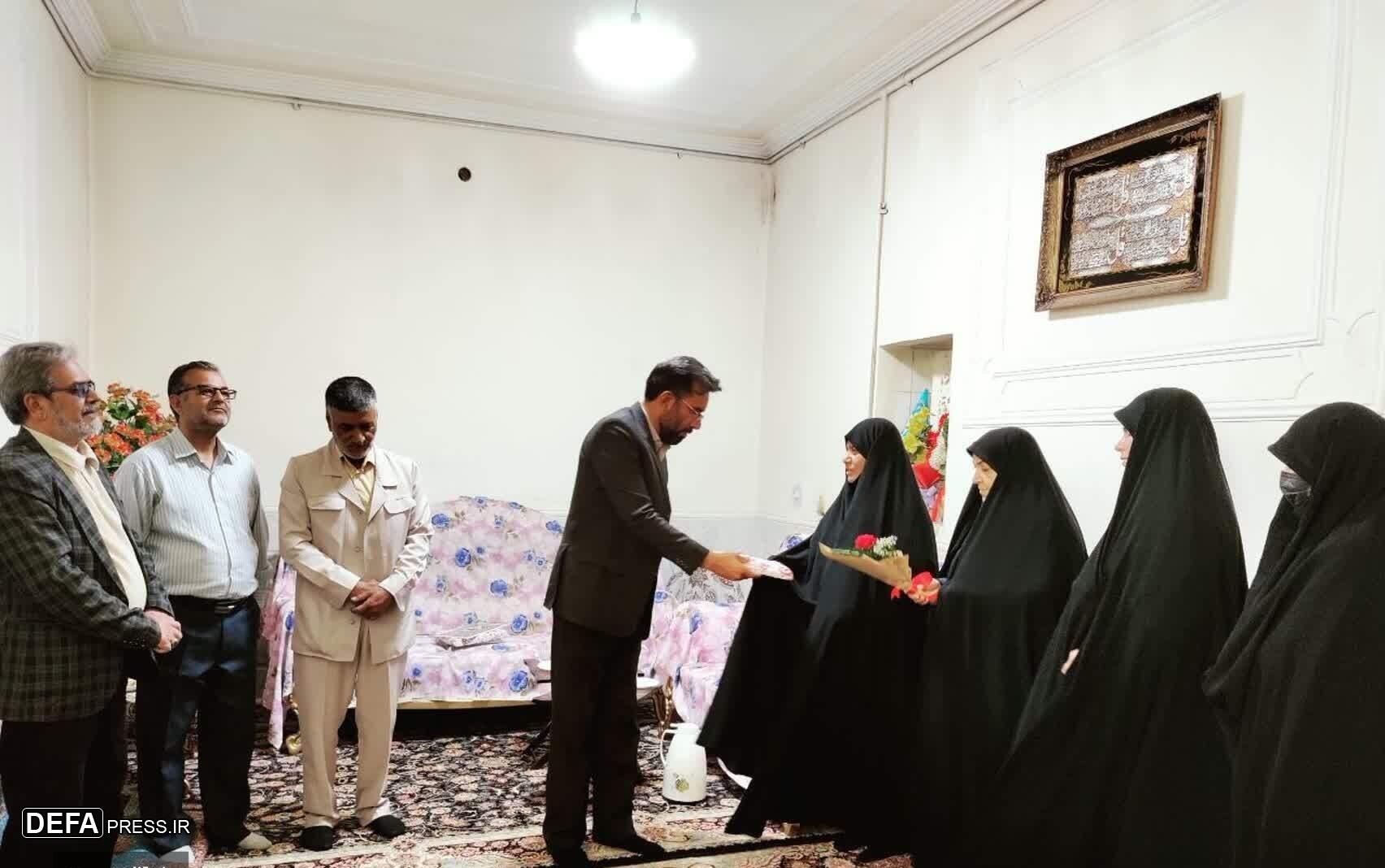 مراسم تقدیر از گروه جهادی وهیئت فاطمیون وشهدای ثارالله