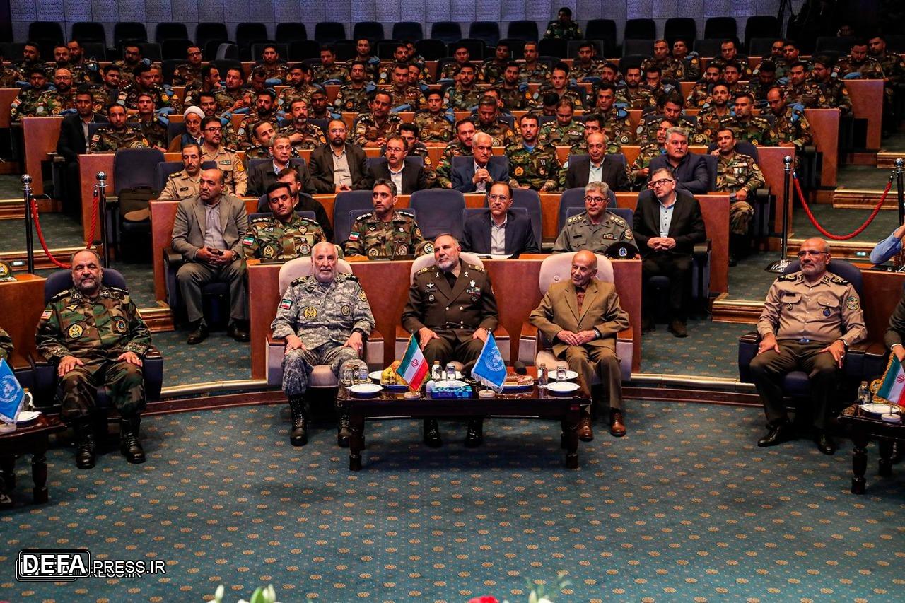 تجلیل از حافظان صلح نیروی زمینی ارتش/ کتاب و نشان همایش حافظان صلح نزاجا رونمایی شد