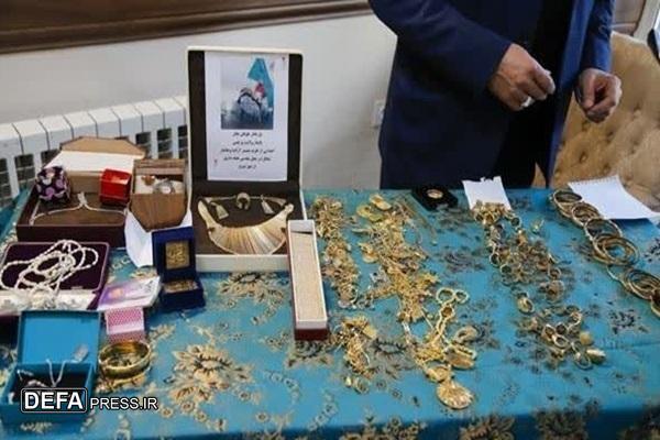 حمایت بانوی بسیجی زرین‌دشتی از کودکان غزه با اهدای طلا
