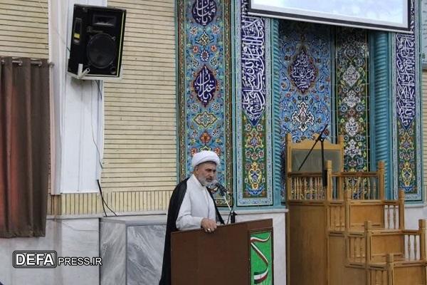 امام خمینی ابرمرد تاریخ و بیدارگر جهان است