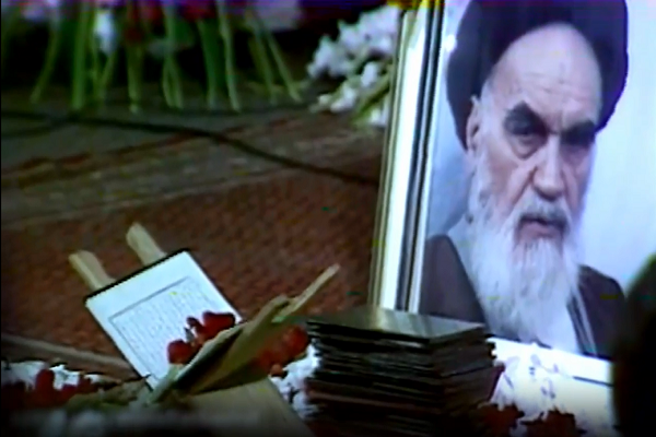 نماهنگ/ امام خمینی روحی بزرگ در عصری تاریک بود