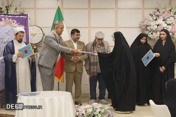 تجلیل از حافظان قرآنِ مدارس «حفظ قرآن همراه با تحصیل» در مشهد+ تصاویر 