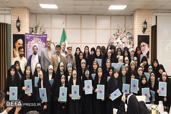 تجلیل از حافظان قرآنِ مدارس «حفظ قرآن همراه با تحصیل» در مشهد+ تصاویر 