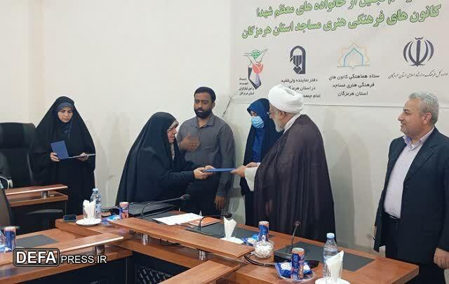 پرچم‌داران فرهنگ ایثار در مساجد هرمزگان تجلیل شدند