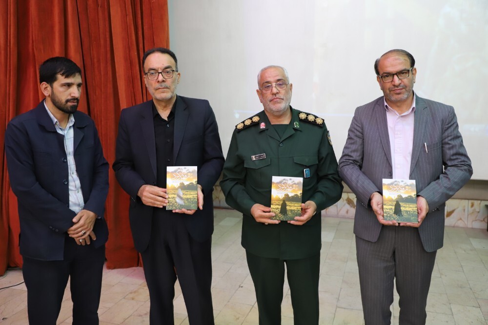 تصاویر/ آیین رونمایی از کتاب «زود برگرد»