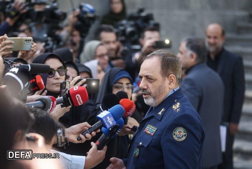 وزیر دفاع: راه و سیاست‌های حضرت امام را مقام معظم رهبری با همان قدرت ادامه دادند