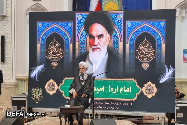 امام خمینی(ره)، روح حقیقی انقلاب اسلامی است