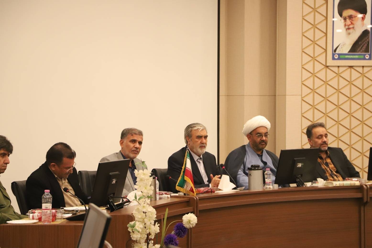 ایران منافع ملت را فدای زیاده خواهی قدرت‌ها نمی‌کند