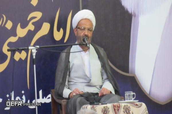 امام خمینی آغازگر تحولی جهانی و الهی بود