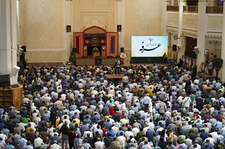طنین نوای روح بخش عرفه در آسمان اجابت