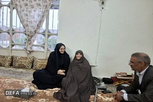 دیدار فرماندار مه‌ولات با همسر شهید «قربانی» در روستای حسن‌آباد