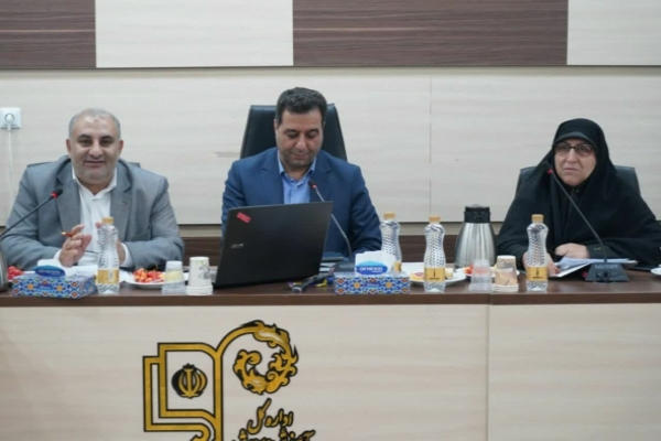 مدارس شاهد باید به قطب فرهنگی و آموزشی تبدیل شوند