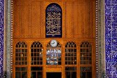 نصب نقاشی‌های روح‌الامین بر دیوارهای صحن علوی (ع)+ تصاویر