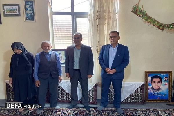 دیدار مدیرکل بنیاد شهید و امور ایثارگران مازندران با والدین شهید «میرصادقی» در سنگده