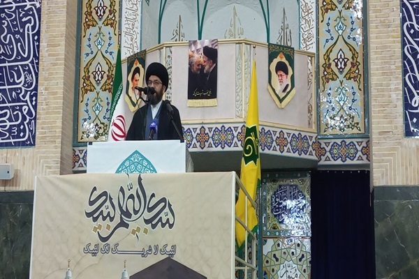 امروز دشمن آنچه را که می‌خواهد، می‌آفریند و ذهن جوامع را با آن شکل می‌دهد