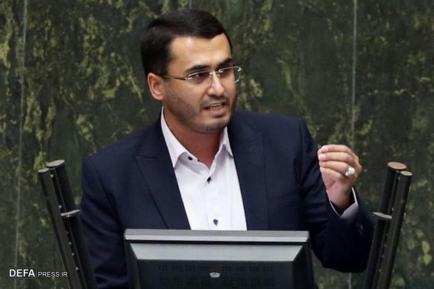 متفکر آزاد: لایحه حمایت از هنرمندان و فعالان صنایع‌دستی بررسی می‌شود