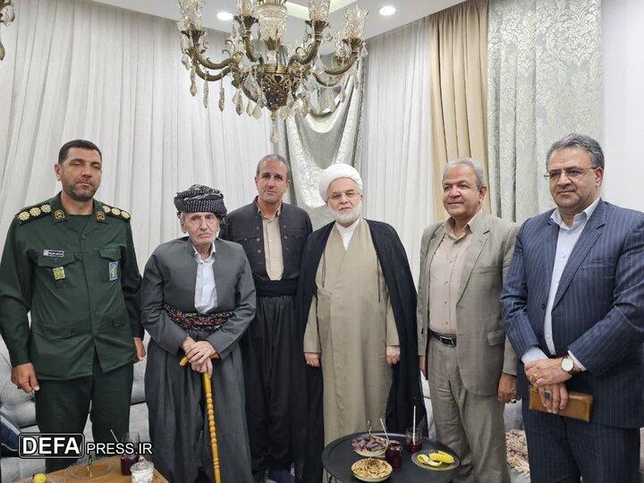 دیدار نماینده ولی فقیه در استان کردستان با خانواده شهدای بانه