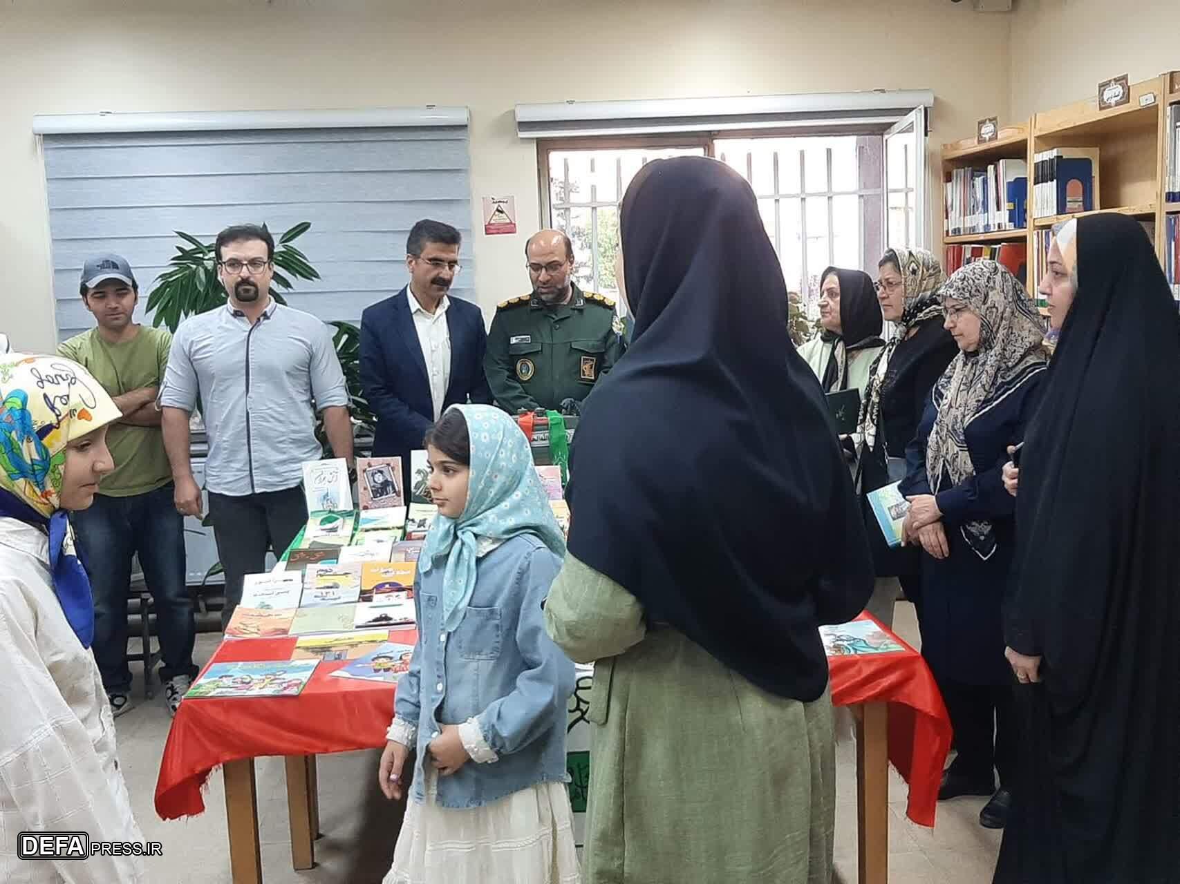 زهره رسولی:نمایشگاه کتاب دفاع مقدس در کتابخانه عمومی شهرستان قروه برپا شد