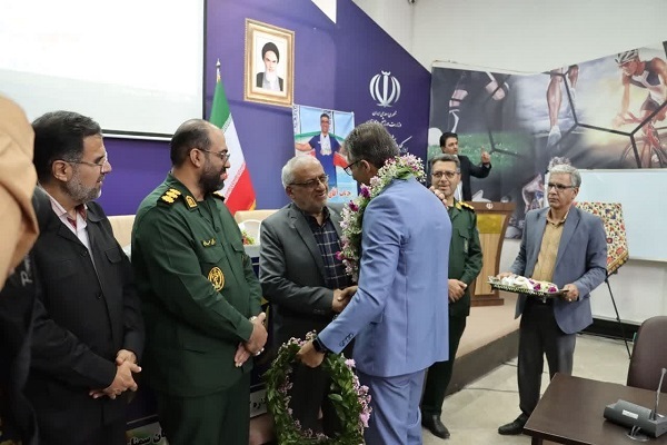 ورزشکار سمنانی مدال طلای خود را به شهید دانشگر تقدیم کرد