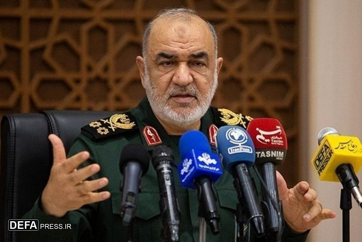 سرلشکر سلامی: نیروی دریایی سپاه در آمادگی رزمی کامل است
