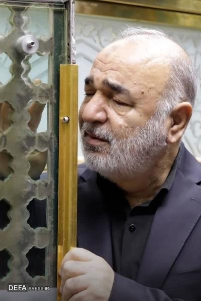 تصاویری از حضور سرلشکر پاسدار شهید «حسین سلامی» فرمانده کل سپاه پاسداران انقلاب اسلامی در آیین غبارروبی ضریح مطهر حضرت رضا علیه‌السلام منتشر شد.