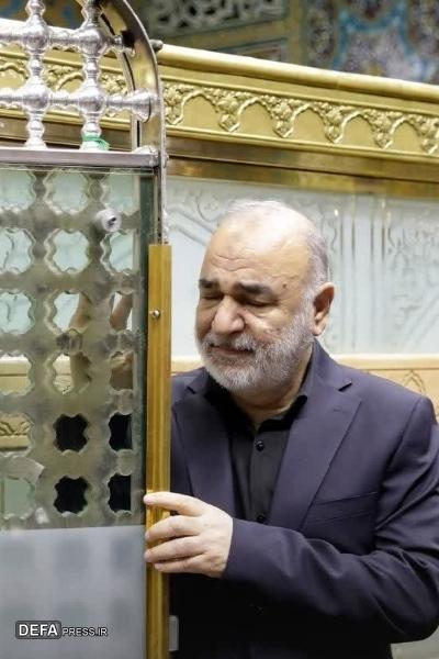 تصاویری از حضور سرلشکر پاسدار شهید «حسین سلامی» فرمانده کل سپاه پاسداران انقلاب اسلامی در آیین غبارروبی ضریح مطهر حضرت رضا علیه‌السلام منتشر شد.