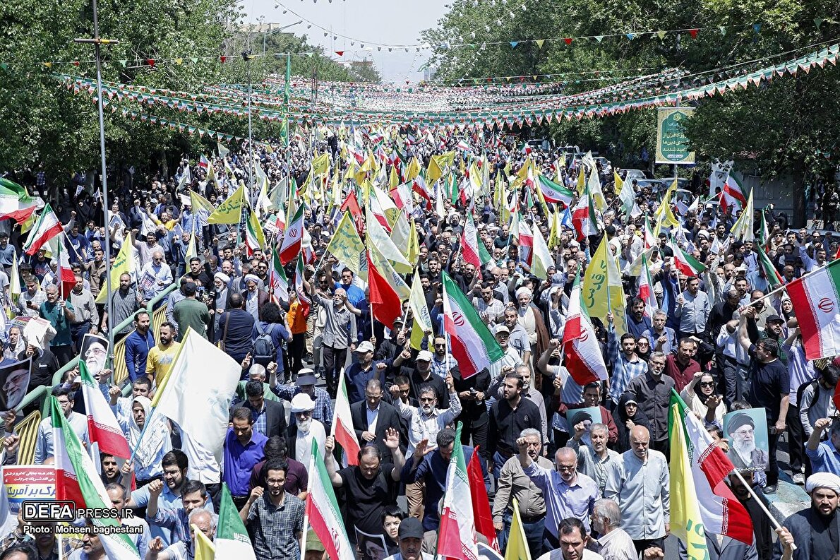 تجمع مردم تهران در میدان انقلاب اسلامی علیه تجاوزات رژیم صهیونیستی