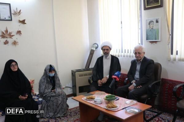 نماینده ولی فقیه در خراسان شمالی با دو خانواده شهید سادات دیدار کرد