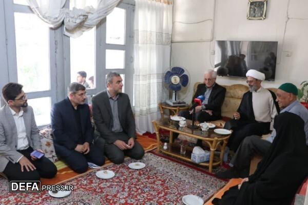 نماینده ولی فقیه در خراسان شمالی با دو خانواده شهید سادات دیدار کرد