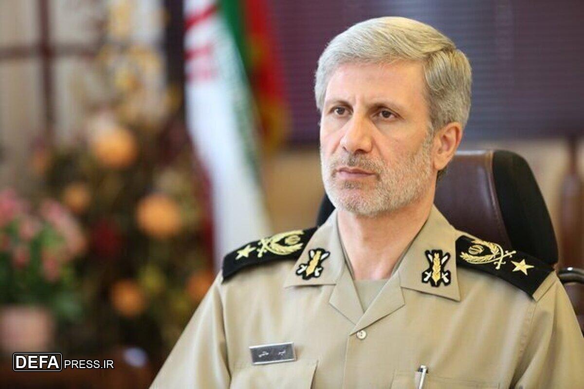پیام تبریک سرلشکر پاکپور در پی انتصاب رئیس جدید ستاد کل نیروهای مسلح
