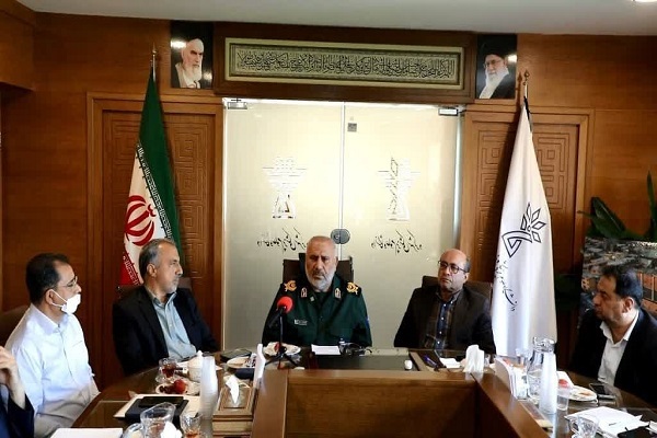 با وحدت و همدلی در جنگ ترکیبی بر دشمنان پیروز می‌شویم