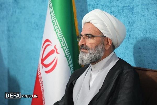 نباید اجازه دهیم مکتب حسینی منحرف شود/ نهضت امام حسین (ع) تماماً سیاسی است