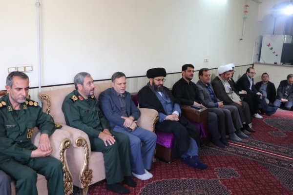 تصاویر/مسئولان زنجانی با خانواده شهیدان «نجفی و رسولی» دیدار کردند
