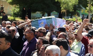 تصاویر/ تشییع پیکر شهید «حسین ظفری» در شهرستان نهاوند
