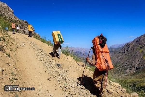 صف کولبران نان آور را از دیگران تفکیک کنید