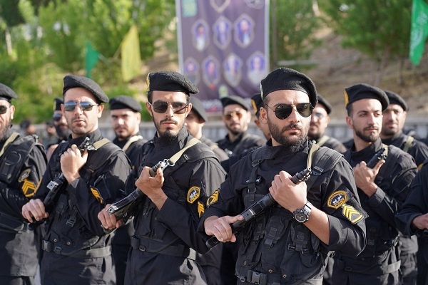 تصاویر - برگزاری صبحگاه مشترک نیرو‌های نظامی و انتظامی در شهرکرد