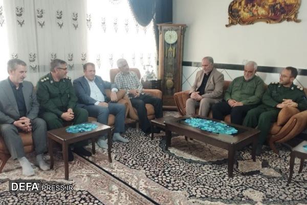 دیدار مسئولان شهرستان اسدآباد با خانواده شهدای عملبات بیت‌المقدس + تصاویر