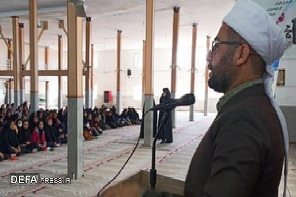 امام جمعه موقت دهگلان: مقابله با اسرائیل مصداق روشنی از تقابل میان کفر و اسلام است