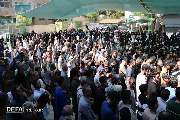 آئین تشییع و خاکسپاری پیکر شهید مدافع وطن، علی مختاری، در آستان مقدس امامزاده حسن علیه السلام کرج برگزار شد