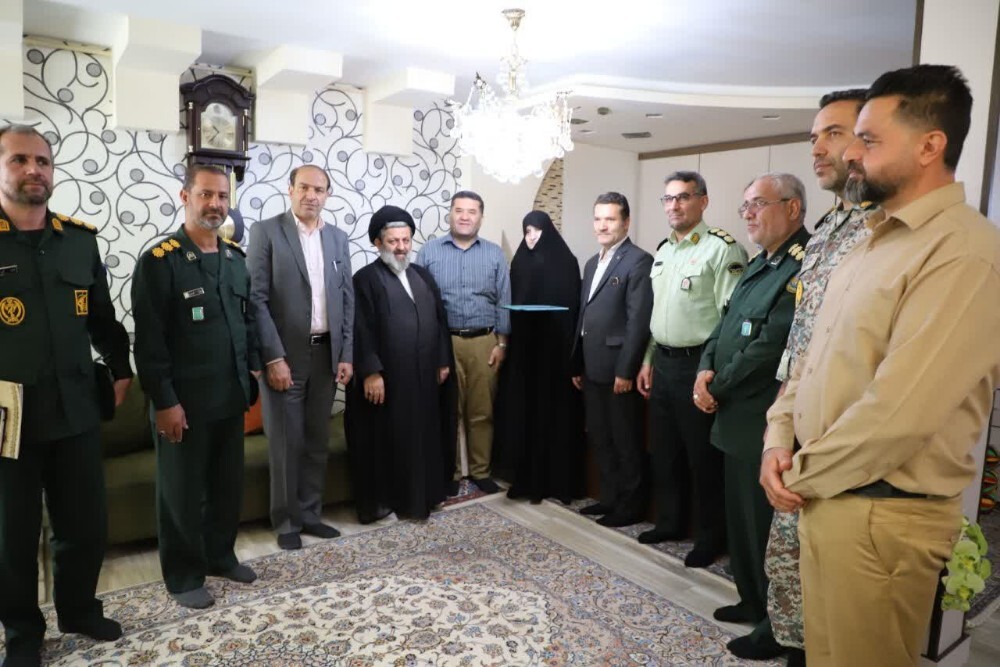 تجلیل از خانواده شهید والامقام 