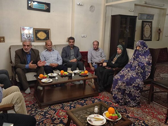 فیلم/ دیدار جمعی از فعالان قرآنی، با خانواده شهید ابوالفضل محمدی