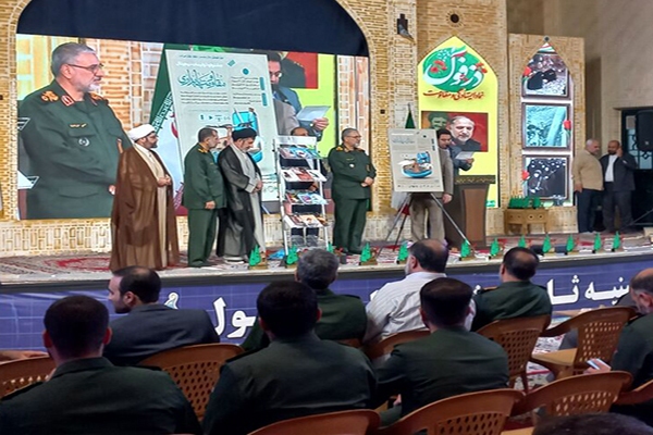 رونمایی از ۱۲ عنوان کتاب بمناسبت روز مقاومت و پایداری در دزفول
