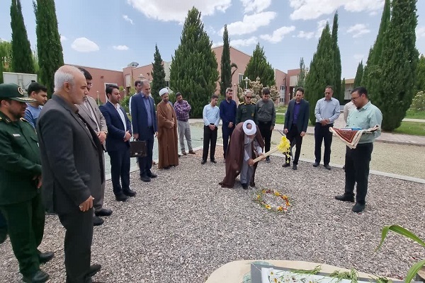کلنگ ساخت یادمان شهید گمنام دانشگاه تحصیلات کرمان به زمین زده شد