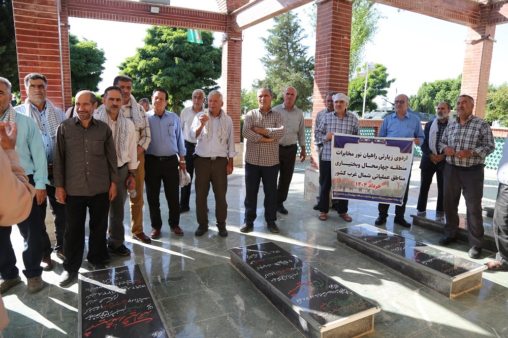 تصاویر/ بازدید کاروان راهیان نور استان چهار محال بختیار از یادمان باشگاه افسران سنندج