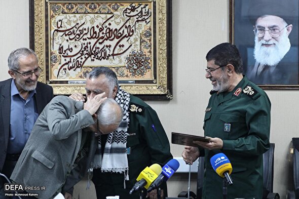 نشست صمیمی راویان پیشکسوت دفاع مقدس