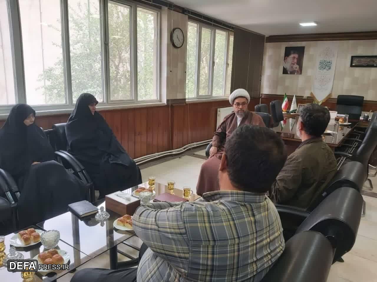 در برگزاری حسینیه معلی شهدایی مشارکت می‌کنیم