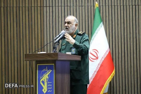 سرلشکر سلامی: آمریکایی‌ها بدانند که کشور ما هرگز تسلیم اراده سیاسی دیگران نمی‌شود