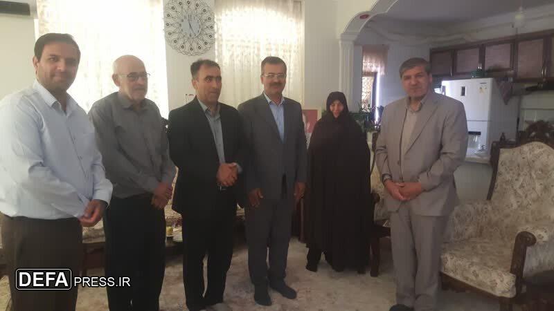تجلیل از خانواده شهید نبی‌اله زارعی‌نژاد و جانباز سرافراز حاج شفیع فلاح‌نژاد در ساوجبلاغ