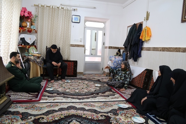 دیدار مدیرکل حفظ آثار دفاع مقدس گلستان با پیشکسوت زن دفاع مقدس
