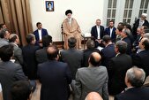 امام خامنه‌ای: شرط اول مبارزه با فساد دور بودن مسئولان از عوامل فسادزا است